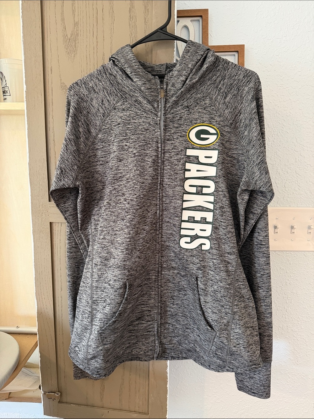 NFL women’s Gray Marled Full-Zip Packers Hoodie with Vertical Logo